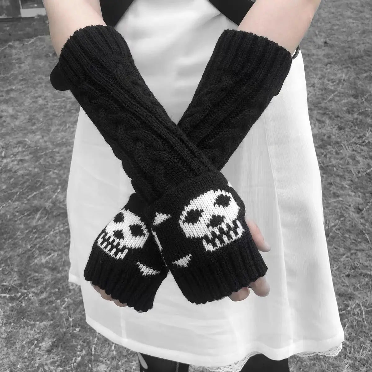 'Mr.Skull' Knitted Dark Alt Gloves