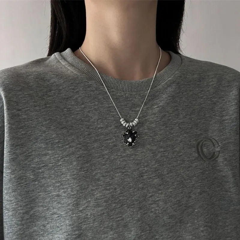 'Unscrupulous' Matte Heart Snake Chain Necklace