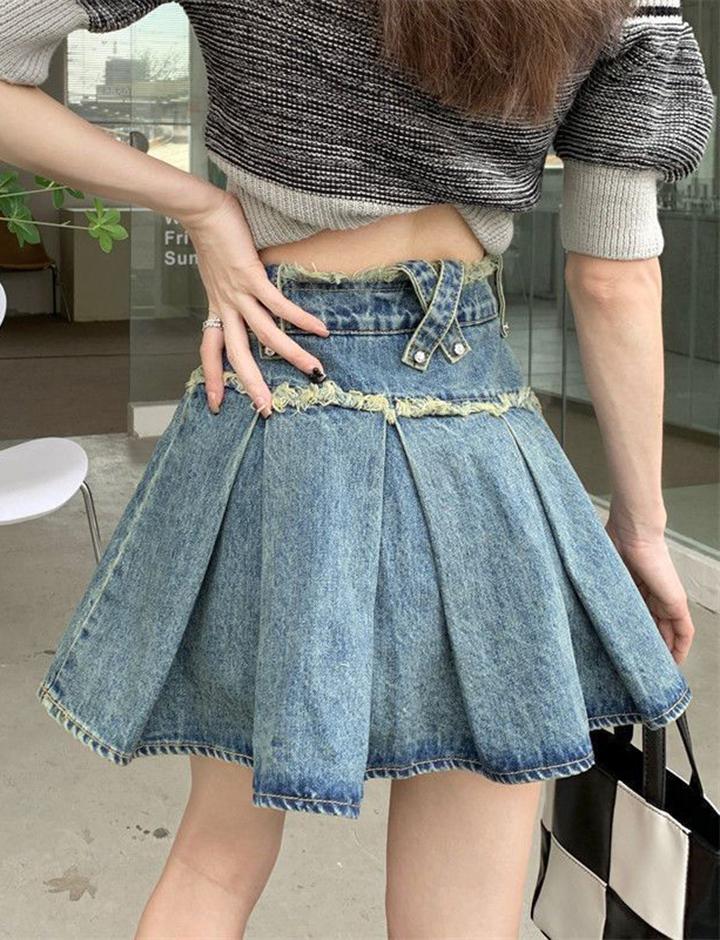 Frayed Trim Pleated Denim Skirt